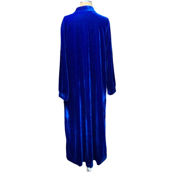 Sawyer Creek Studio, Velvet Robe - Picture 3 of 10